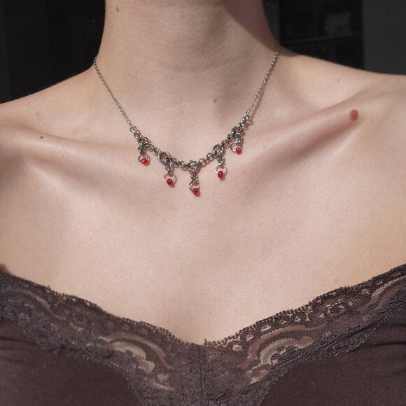 Gothic medieval red chain mail necklace with a small silver chain - Picture 6 of 6